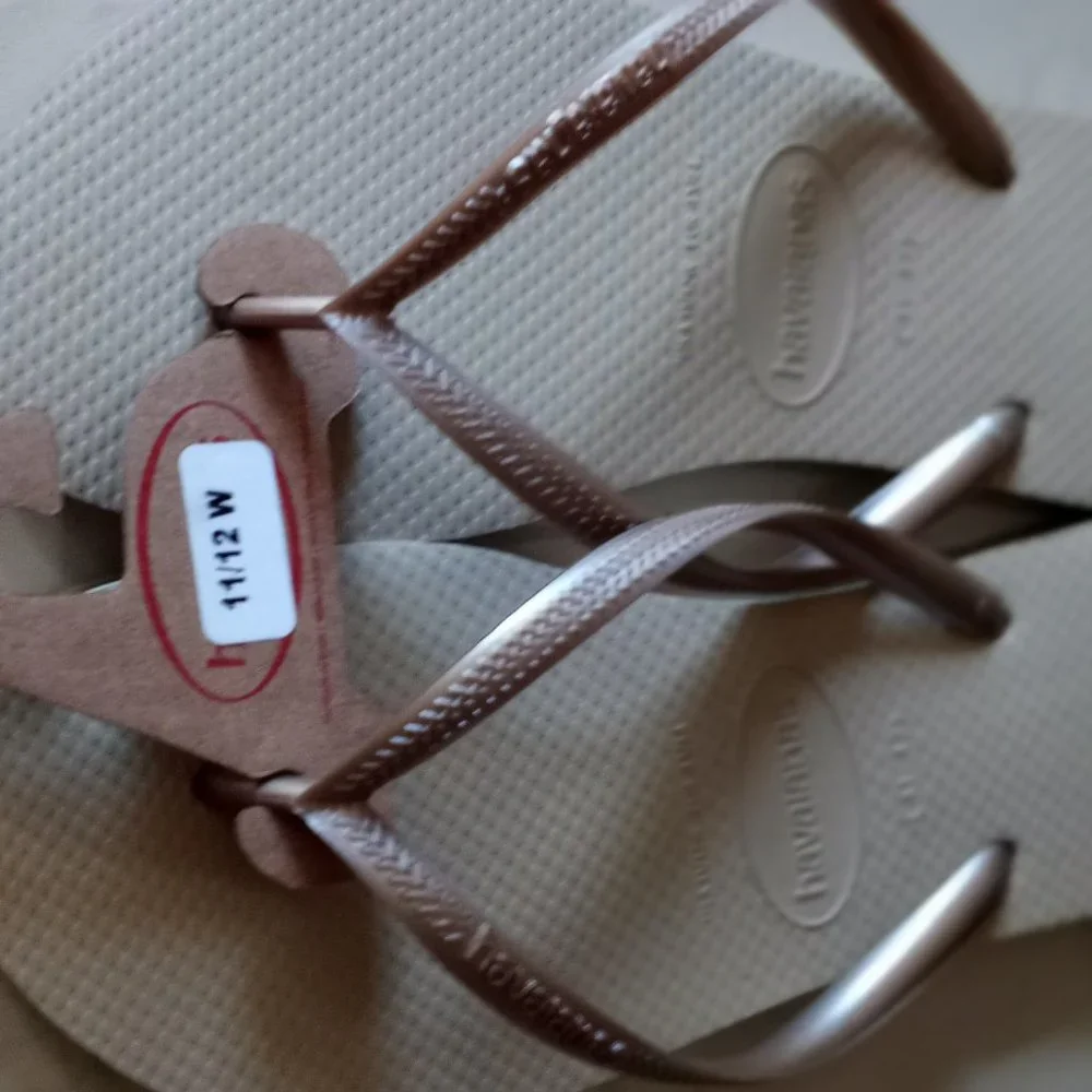 'havaianas' Slim Flip Flop NWT Size11/12 Matt Gold - Picture 4 of 9